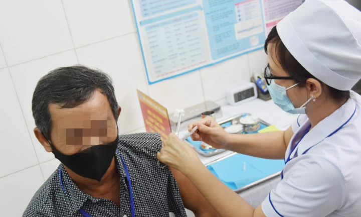 Gần 40 tình nguyện viên thử nghiệm vaccine Nanocovax giai đoạn 2 tại Long An