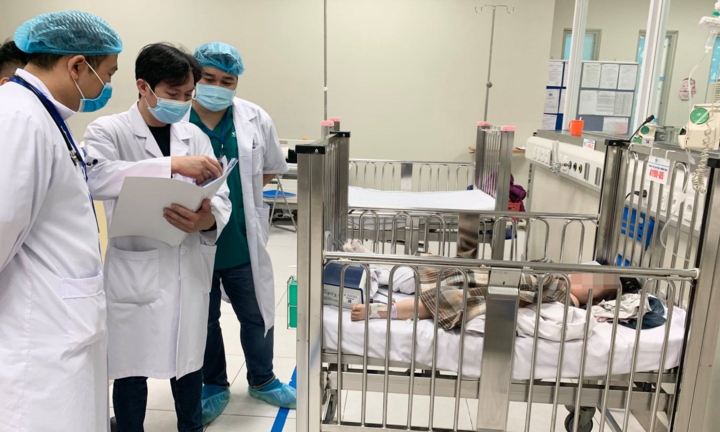 Sức khỏe bé gái 2 tuổi rơi từ tầng 13 chung cư: Thông tin mới nhất