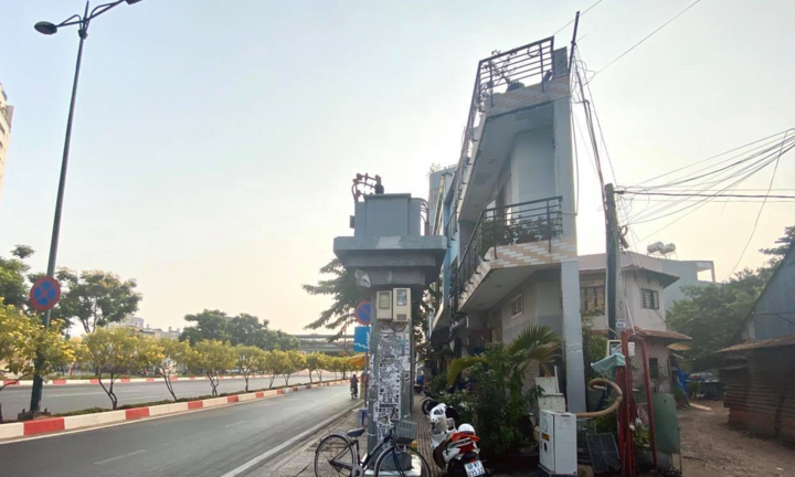 Ảnh: Nhà siêu mỏng, siêu méo phá nát mặt tiền đại lộ nghìn tỷ của TP.HCM