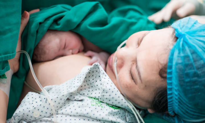 Cuộc 'vượt cạn' thành công của bà bầu mang khối u lớn