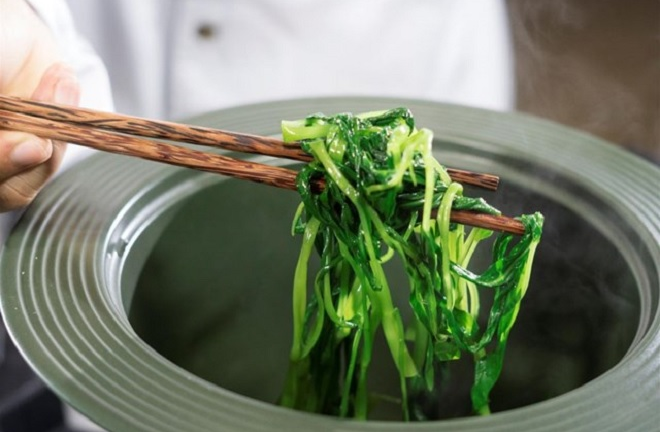 Những loại rau nào nên được chần qua trước khi nấu?