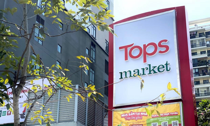 BigC 'thay tên đổi họ' thành Tops market, lác đác người Sài Gòn đến mua sắm