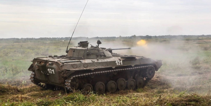 Video: Xe chiến đấu bộ binh BMP-2M tập kích diệt mục tiêu ở Siberia