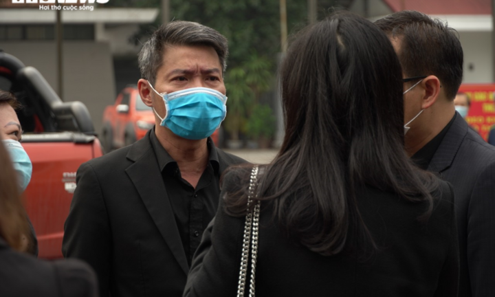 Diễn viên Công Lý, Thu Hà tiễn đưa NSND Trần Hạnh về nơi an nghỉ