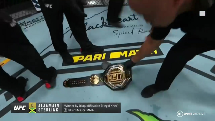 Video: Võ sĩ quăng đai vô địch ngay trên sàn đấu ở MỸ