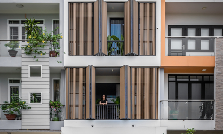 Nhà phố ngập tràn nắng gió nhờ bố trí giếng trời thông minh