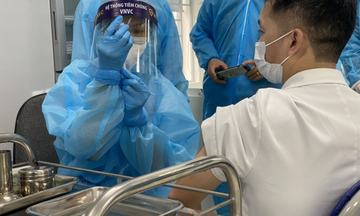 100% người tiêm vaccine COVID-19 giảm nhẹ tình trạng bệnh nếu bị mắc