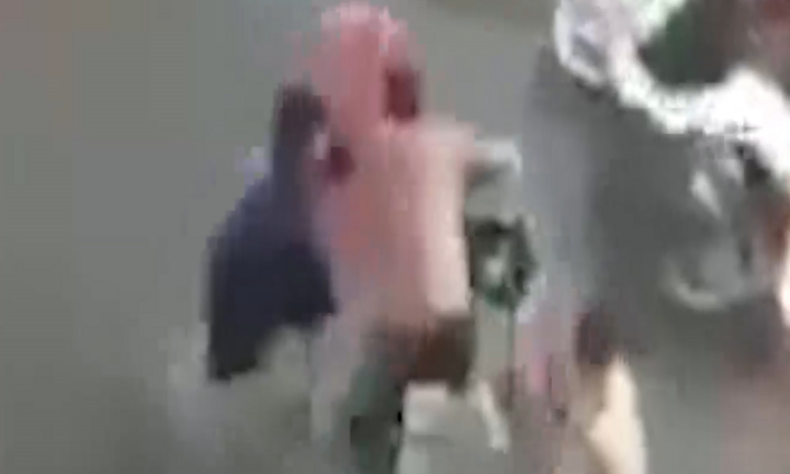 Video: Người dân TP.HCM chặn đường vây bắt tên cướp điện thoại