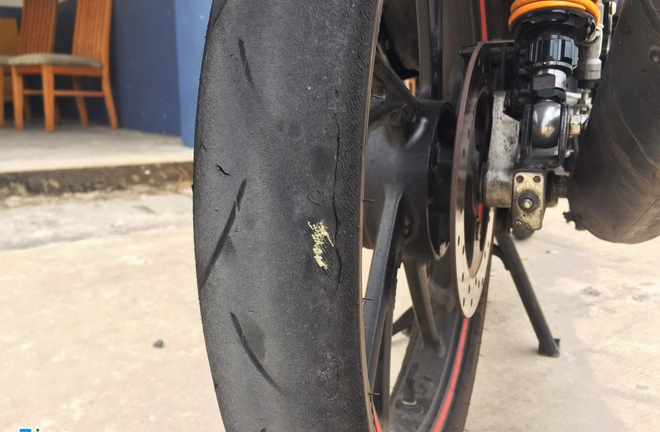 Dấu hiệu cảnh báo lốp xe máy cần được thay mới