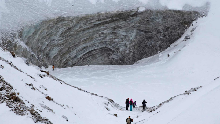 Video: Sông băng siêu thực trên độ cao 3.500m ở Kazakhstan