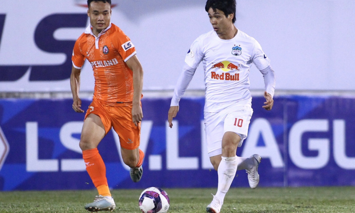 HLV Kiatisak: 'Cả Đông Nam Á muốn Công Phượng ghi bàn' 