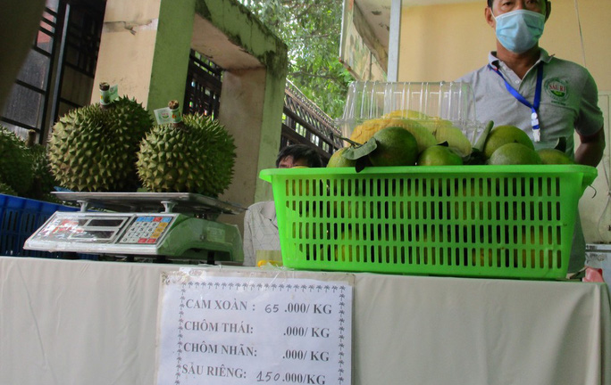 Sầu riêng nội khan hiếm, sầu riêng ngoại cả triệu đồng/kg vẫn bán chạy