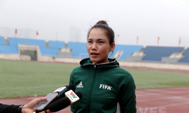 Vượt bài kiểm tra thể lực, nữ trọng tài Việt Nam làm nên lịch sử