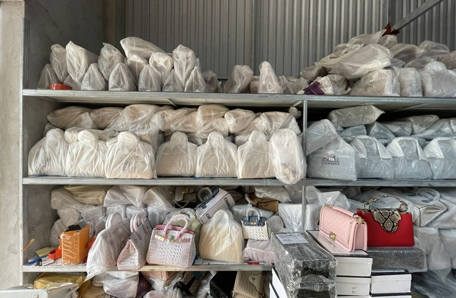 Triệt phá kho hàng giả thương hiệu Hermès 'lớn nhất miền Bắc' 