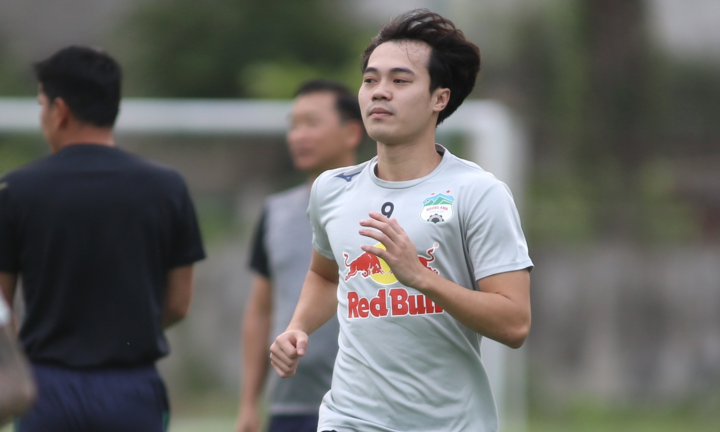 Văn Toàn: 'Lo lắng vì HAGL đá không tốt trên sân khách' 