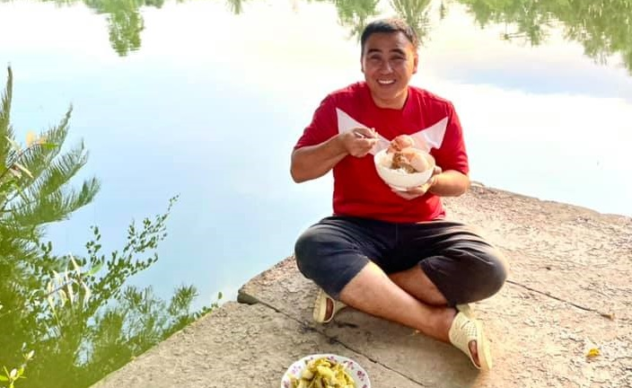 Ảnh đời thường cực kỳ 'hai lúa' của MC Quyền Linh