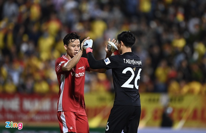 Trọng Hoàng giúp CLB Viettel ngược dòng trước Nam Định