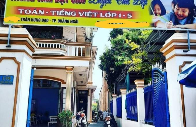 Cô giáo quát mắng, dùng thước đánh học sinh tại lớp luyện chữ đẹp