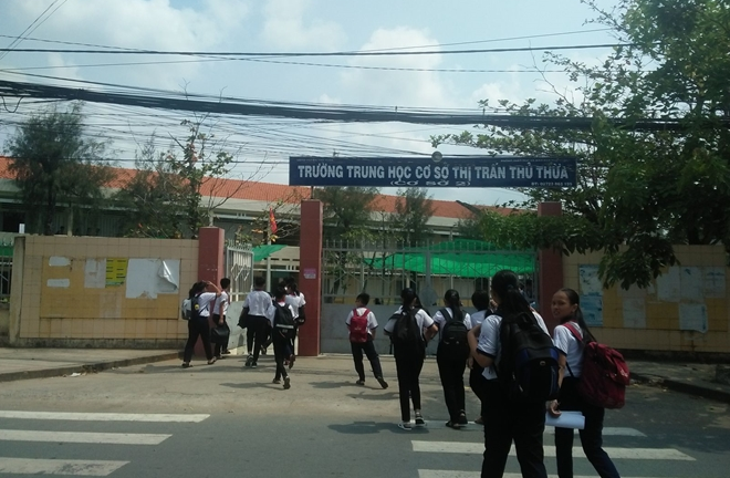 Nghe con kể bị bạn đánh, phụ huynh kéo người vào tận lớp 'trả thù'