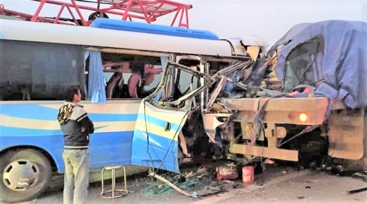 Xe khách đi lễ chùa tông xe đầu kéo khiến 2 người chết: Xác định nguyên nhân