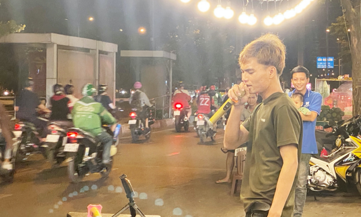 Các quán nhậu ở TP.HCM thi nhau ‘tra tấn’ người dân bằng tiếng nhạc chát chúa