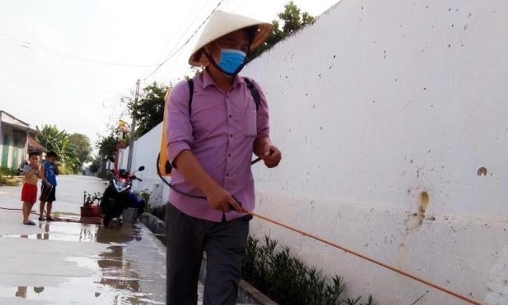 Những hình ảnh 'khác thường' của thầy hiệu trưởng gây sốt cộng đồng mạng