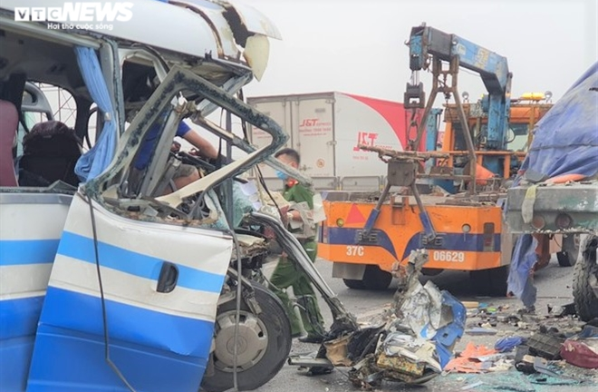 Khởi tố tài xế xe khách tông đuôi xe đầu kéo làm 3 người chết