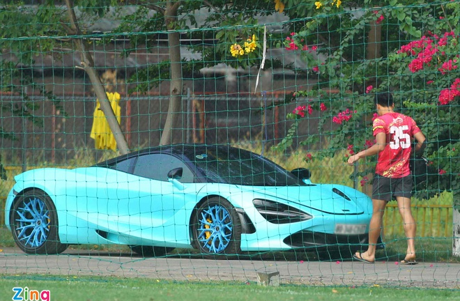 Bùi Tiến Dũng đi tập bằng siêu xe 24 tỷ đồng