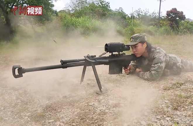 Trung Quốc công bố video nữ xạ thủ bắn tỉa thuộc lực lượng đồn trú ở Hong Kong