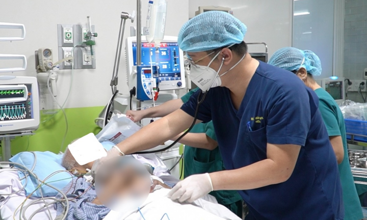 Bệnh nhân ở Đà Nẵng khỏi COVID-19 nhưng suy kiệt nặng, chuyển về TP.HCM điều trị