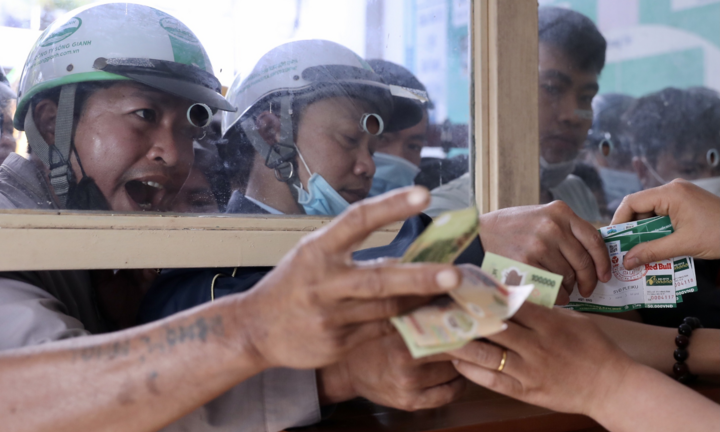 Sốt vé xem Lee Nguyễn đối đầu Kiatisak