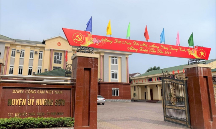 Huyện ủy xin tỉnh 1 tỷ đồng để xây nhà vệ sinh