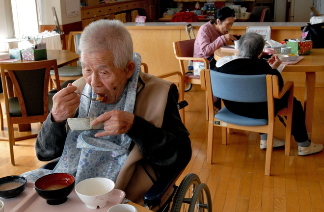 Gánh nặng tiền bạc khiến nhiều người Nhật bỏ rơi cha mẹ già