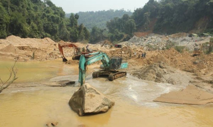 Ảnh: Cận cảnh 6 ngày đào đất, hút nước tìm 11 công nhân còn mất tích ở Rào Trăng