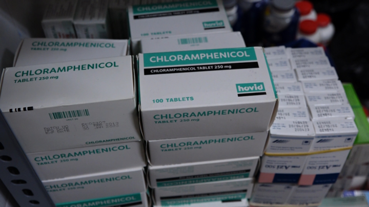 Video: Đột kích kho tân dược giá trị cao nghi nhập lậu ở TP.HCM