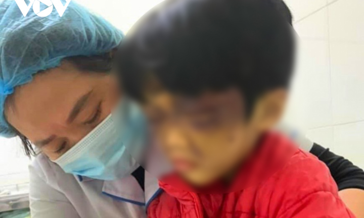Khởi tố người mẹ hành hạ dã man con gái ruột ở Hải Dương