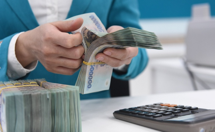 Doanh nghiệp lao đao vẫn trả lãi cắt cổ, ngân hàng lãi lớn