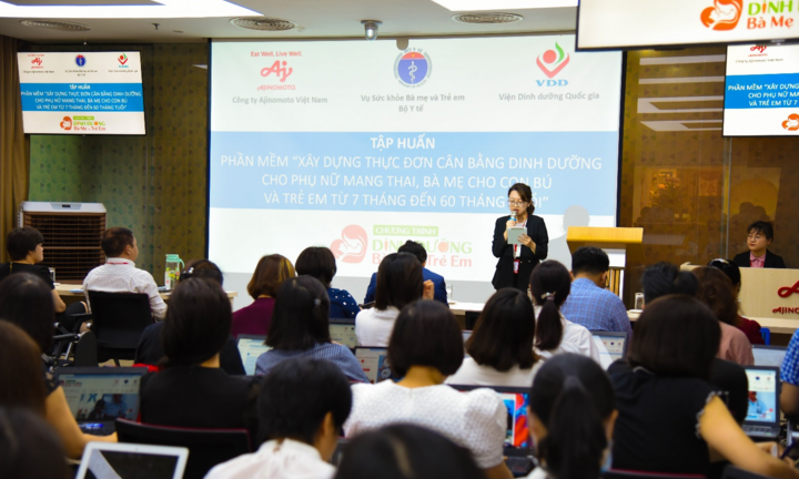 Tập huấn phần mềm thực đơn dinh dưỡng cho mẹ bầu, mẹ cho con bú tại Hà Nội