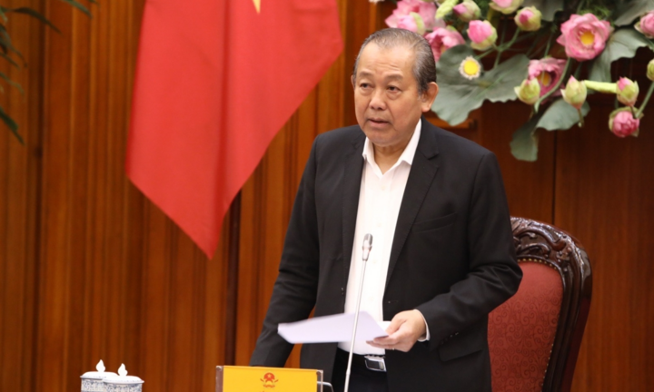 Phó Thủ tướng yêu cầu điều tra 'có ai chống lưng cho xe quá tải không?'