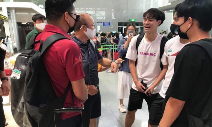 HAGL thăng hoa, Kiatisak mời HLV Park Hang Seo lên Pleiku