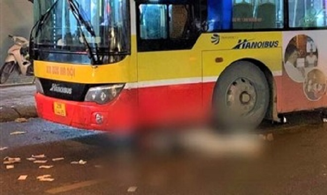 Danh tính người đàn ông bị xe buýt cán chết thương tâm ở Hà Nội