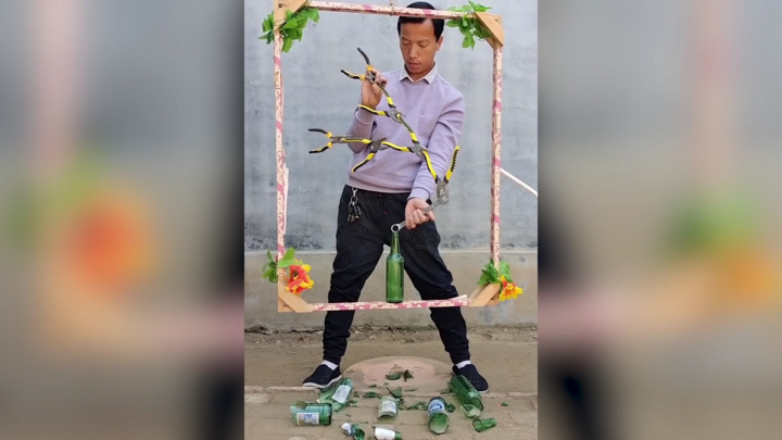 Video: Bậc thầy cân bằng biểu diễn tuyệt kỹ xếp đồ ở Trung Quốc