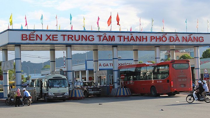 Video: Nhân viên bến xe ở Đà Nẵng chặn xe cấp cứu thu phí