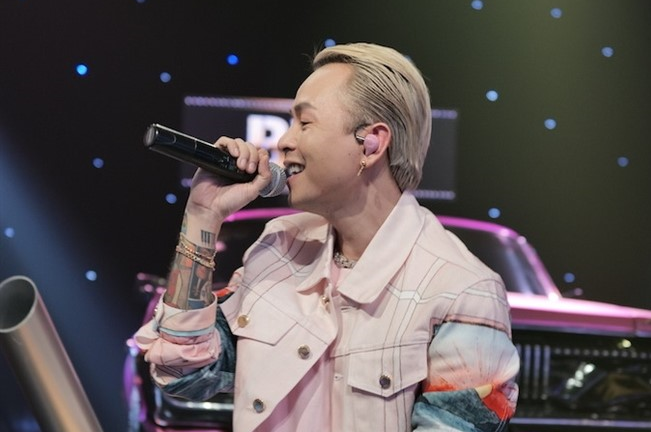 Rapper Binz mang nhiều ca khúc triệu views 'đốt cháy' sân khấu sinh viên