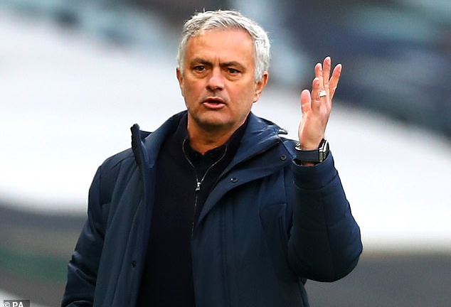 Vì sao Tottenham sa thải Mourinho?