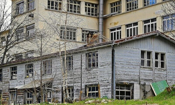 Mẹ tham gia 'chiến dịch quân sự' bắt cóc con gái 8 tuổi