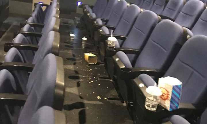 Bức xúc nhắc người xả rác trong rạp phim, cô gái nhận cái kết đầy tranh cãi
