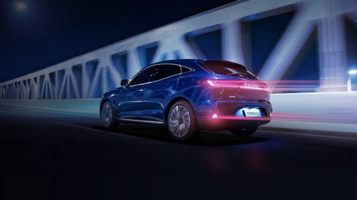 'Soi' ô tô đầu tiên của Huawei vừa ra mắt