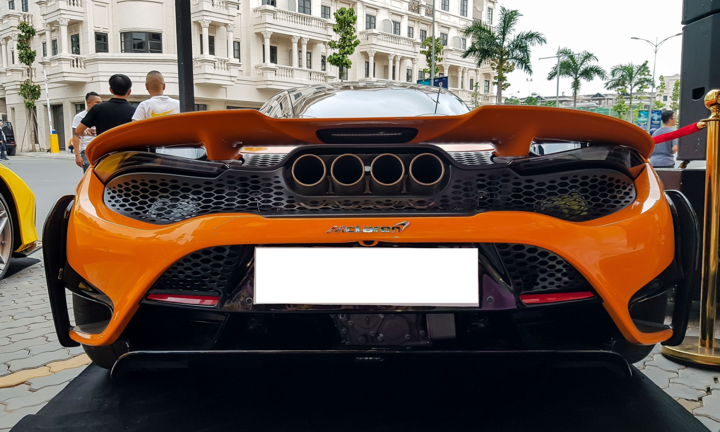 Cận cảnh chiếc McLaren 765LT độc nhất tại Việt Nam