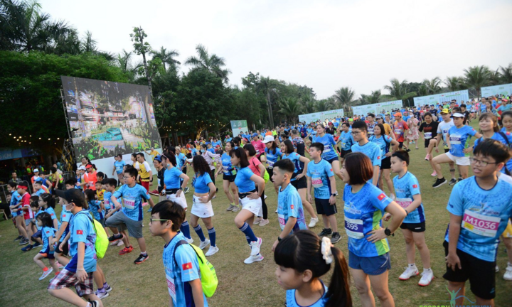 Những chân chạy nhí ở Ecopark Marathon 2021